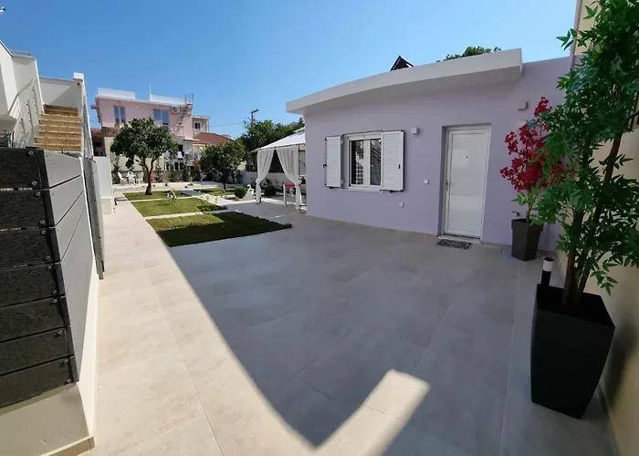 Fiore , 200m From Square Nyaraló *