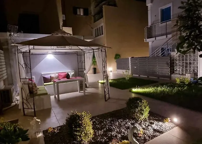 Fiore , 200m From Square Nyaraló